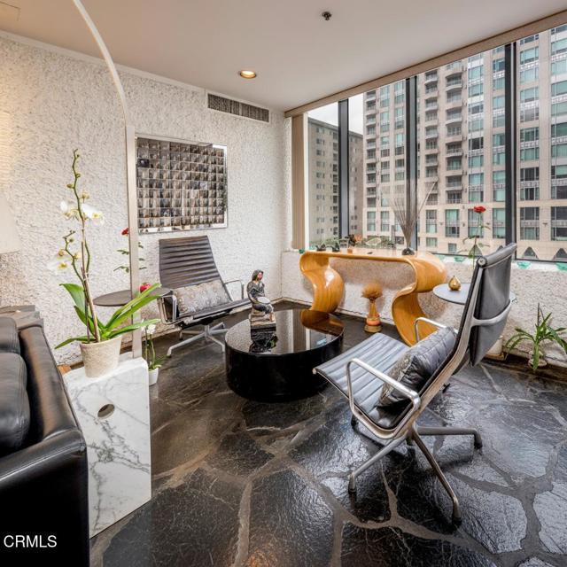 Detail Gallery Image 4 of 33 For 10724 Wilshire Bld #607,  Los Angeles,  CA 90024 - 3 Beds | 4 Baths