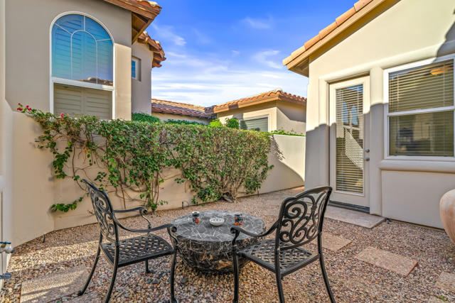 79967 Rancho La Quinta Drive, La Quinta CA: https://media.crmls.org/mediaz/da733f75-e4a3-449d-b05b-369645e8f786.jpg