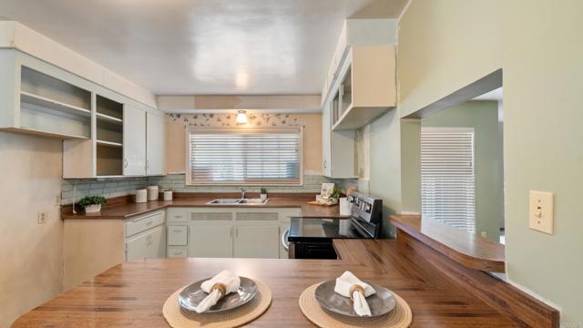 Detail Gallery Image 10 of 38 For 9318 Campo Rd, Spring Valley,  CA 91977 - 3 Beds | 2 Baths