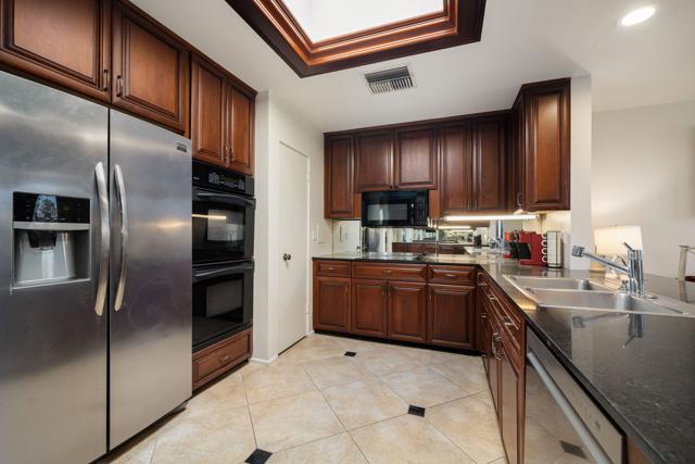 140 Columbia Drive, Rancho Mirage CA: https://media.crmls.org/mediaz/da739db0-06f8-4336-92f6-a4905f89b1f2.jpg