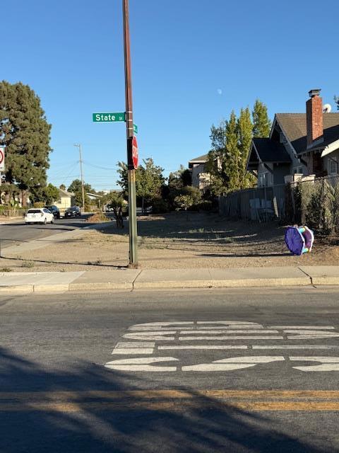 1391 State Street,  CA: https://media.crmls.org/mediaz/da7471d3-b2da-4a93-8b1b-ac2c8970ca9a.jpg