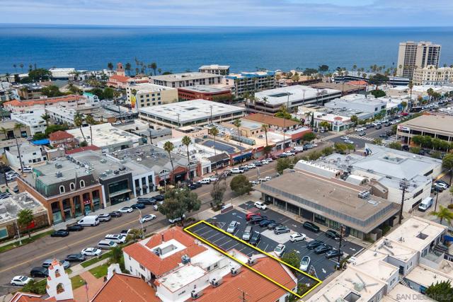 7733 Girard Ave, La Jolla CA: https://media.crmls.org/mediaz/da74bab1-6bdb-411a-97f7-945d7ab2902d.jpg