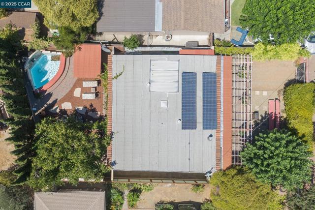 17190 Cedar Ave, Sonoma CA: https://media.crmls.org/mediaz/da75eb8a-4cc0-4539-9d0a-09102ca6350a.jpg