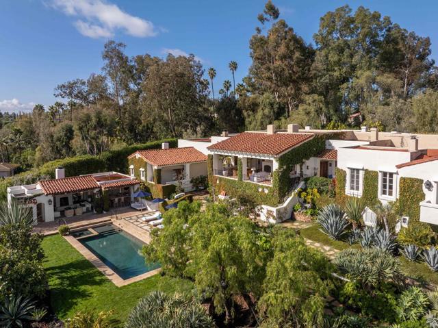 17484 El Vuelo, Rancho Santa Fe CA: https://media.crmls.org/mediaz/da761bd9-b24e-4bcc-849f-fa218021c268.jpg