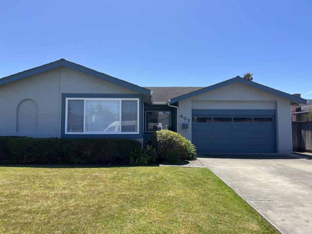 407 Beach Avenue, Half Moon Bay CA: https://media.crmls.org/mediaz/da76421d-6cba-407c-bd28-6b1f6d675e65.jpg