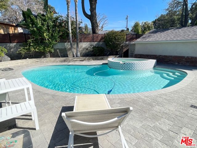 2851 Fairmount Avenue, La Crescenta CA: https://media.crmls.org/mediaz/da76509e-030c-4447-86d3-7833adbb8ae1.jpg
