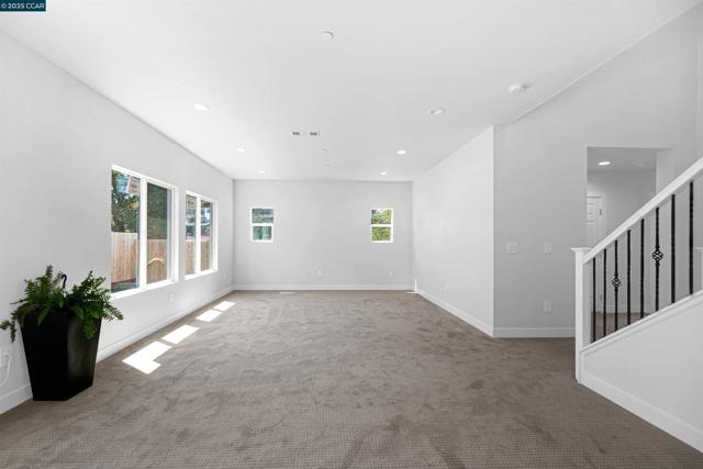 2722 Cowell Rd, Concord CA: https://media.crmls.org/mediaz/da77262c-ce2d-49fe-a981-32df26324f3e.jpg