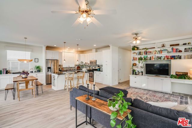 1302 Zuni Lane, Topanga CA: https://media.crmls.org/mediaz/da77f208-183a-4589-84da-c3d1e1ba1238.jpg