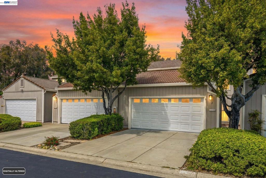 2 Knoll Ct
