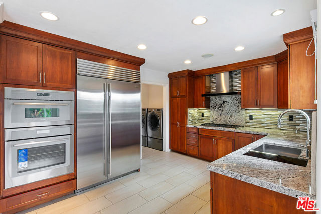 30630 Morning View Drive, Malibu CA: https://media.crmls.org/mediaz/da789fcb-8b8f-4c4b-9049-387b0d3c2eee.jpg