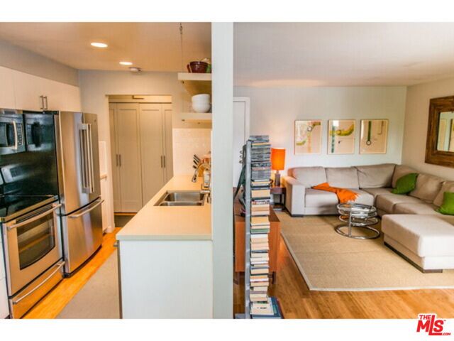 525 N Sycamore Avenue, Los Angeles CA: https://media.crmls.org/mediaz/da78af99-8e77-446e-834e-894babc03483.jpg