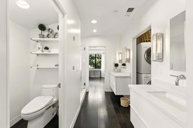 543 8th Avenue, Menlo Park CA: https://media.crmls.org/mediaz/da78ea85-a8e6-44c9-844d-831960280e67.jpg