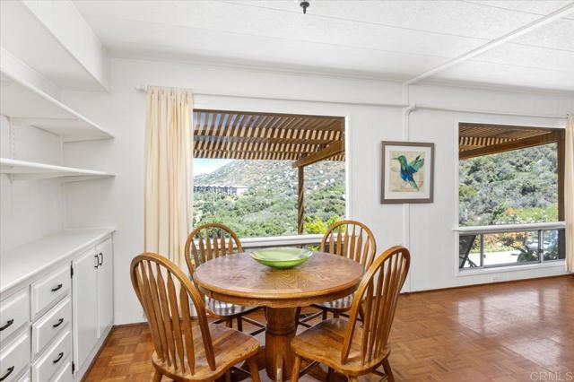 8975 Lawrence Welk Dr, Escondido CA: https://media.crmls.org/mediaz/da791953-04ce-46ce-9044-ae76f523180a.jpg