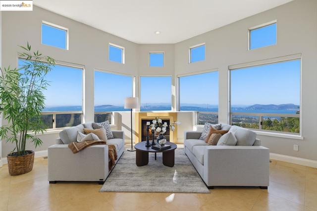 6413 Gwin Ct, Oakland CA: https://media.crmls.org/mediaz/da7a5b61-a504-4737-8b9d-31123390a3fb.jpg