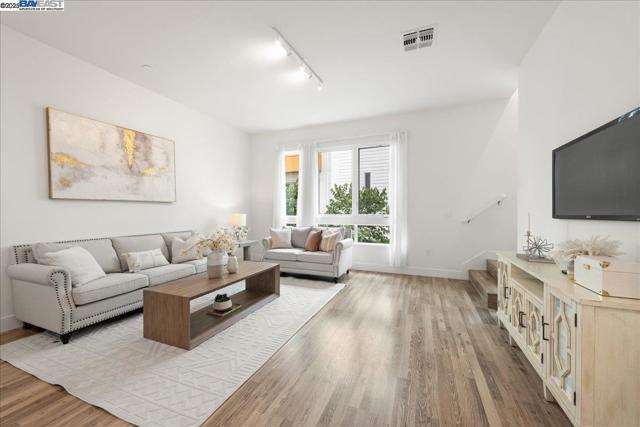 7906 Regional Cmn, Dublin CA: https://media.crmls.org/mediaz/da7b3b79-5169-4f5d-b5b1-a793a525a29c.jpg