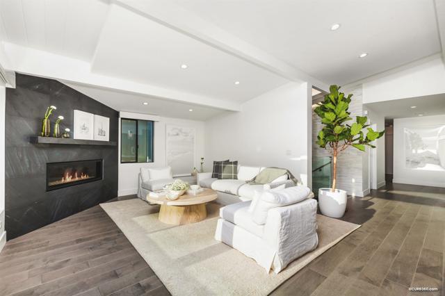 5527 Calumet Ave, La Jolla CA: https://media.crmls.org/mediaz/da7b5a01-d527-43fa-8aa4-bed1af965c5c.jpg