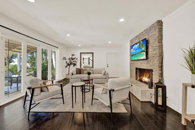 9399 Carmichael Drive, La Mesa CA: https://media.crmls.org/mediaz/da7b8faf-3917-4f4c-a6c6-1ff1fb1ed273.jpg