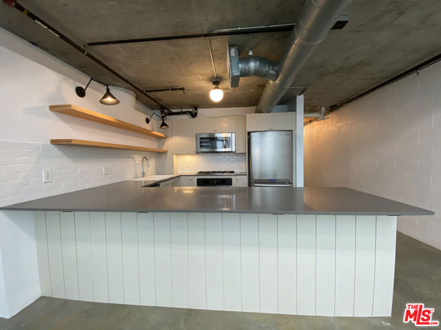 1130 S Flower Street, Los Angeles CA: https://media.crmls.org/mediaz/da7c0064-4614-42af-8ae6-0c844f1271d3.jpg