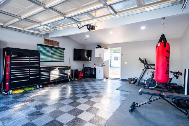 11534 Manzanita Rd, Lakeside CA: https://media.crmls.org/mediaz/da7c7391-bcb1-4fca-8f5c-07407cda38c3.jpg