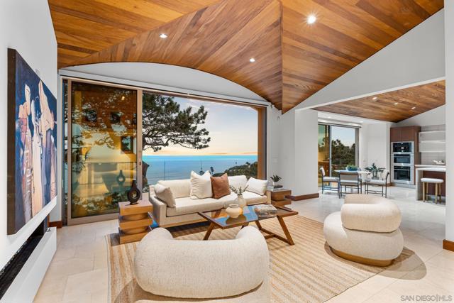 354 Ocean View Ave, Del Mar CA: https://media.crmls.org/mediaz/da7cd3b5-2c4c-40af-9342-e0278275bcc6.jpg