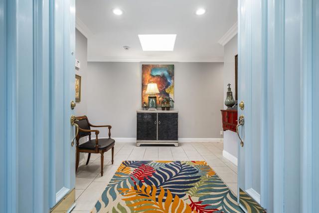 5 Seton Court, Rancho Mirage CA: https://media.crmls.org/mediaz/da7ce03a-6448-480e-99fe-e3dbc5166704.jpg