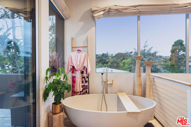 295 Mabery Road, Santa Monica CA: https://media.crmls.org/mediaz/da7d043f-ca90-41b0-86ff-e4ed5e22b8de.jpg