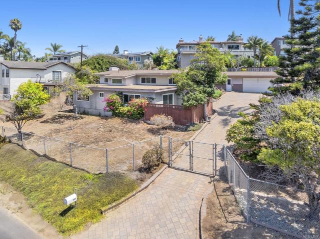 Detail Gallery Image 2 of 21 For 747 Hygeia Ave, Encinitas,  CA 92024 - 3 Beds | 3 Baths