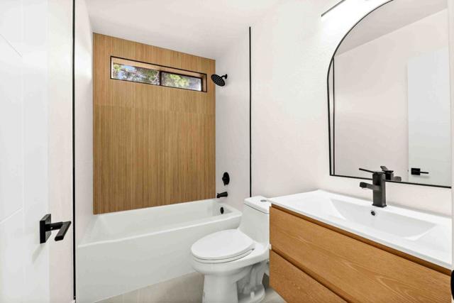 711 S Bayshore Boulevard, San Mateo CA: https://media.crmls.org/mediaz/da7d1951-0521-4509-98e6-562e1ce78348.jpg