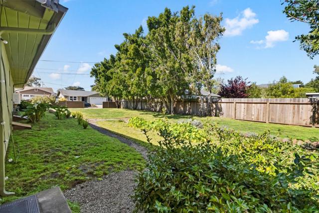 414 Vermont Avenue, Moss Beach CA: https://media.crmls.org/mediaz/da7da001-175b-43ba-b10b-2883b7cec846.jpg