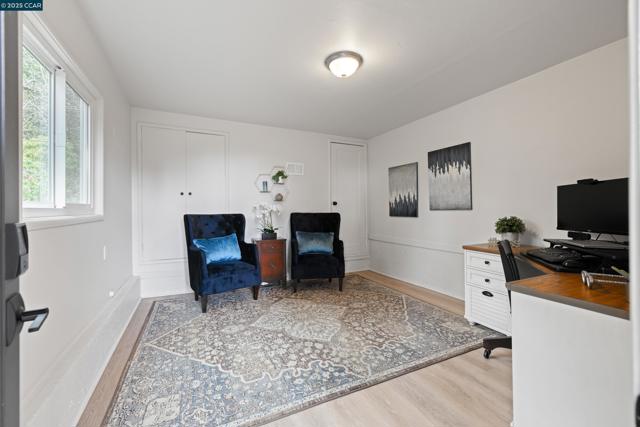 Image 24 of 39 For 256 Fairlawn Dr