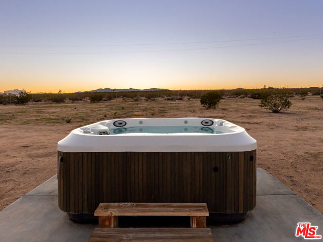 2724 Stonehill Avenue, Joshua Tree CA: https://media.crmls.org/mediaz/da7e7937-ab9d-45fc-b60a-f5eee8bbfdf3.jpg