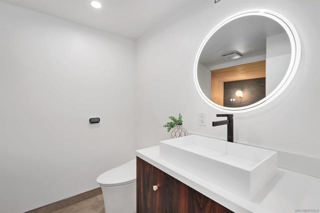 1001 Genter St, La Jolla CA: https://media.crmls.org/mediaz/da7ed6b1-f6bb-471e-9192-91aaf4b965d2.jpg