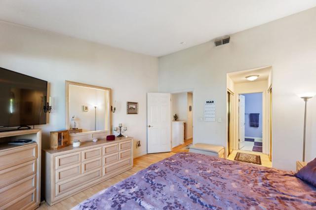 356 Meadowhaven Way, Milpitas CA: https://media.crmls.org/mediaz/da7eebe6-c0dc-49bb-af0b-937c7fe598fa.jpg