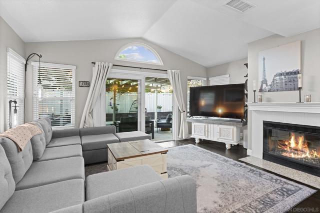 1846 Corte Pulsera, Oceanside CA: https://media.crmls.org/mediaz/da7f05fa-053e-4ea6-a034-6a16478aac27.jpg