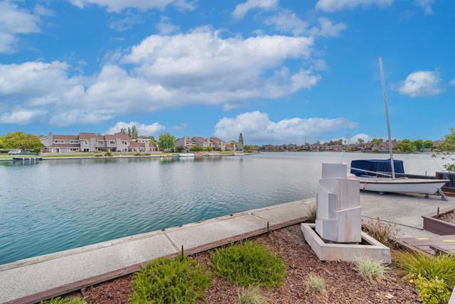 707 Santa Cruz Lane, Foster City CA: https://media.crmls.org/mediaz/da7f5dbf-42d2-4b91-ab61-6e40c031ac82.jpg