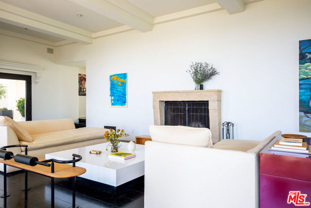 2249 Mountain Oak Drive, Los Angeles CA: https://media.crmls.org/mediaz/da7faa13-9a7f-4150-b22d-a565780441e6.jpg