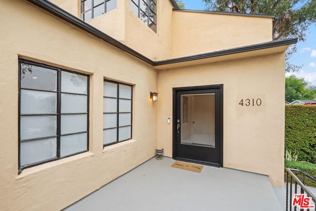 4310 Cedarhurst Circle, Los Angeles CA: https://media.crmls.org/mediaz/da80a0e4-0a06-4a53-98ab-f6a0bb579789.jpg