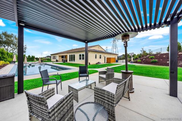 21992 Wilgen Rd, Escondido CA: https://media.crmls.org/mediaz/da80b3fa-cf95-4ab7-8893-1f2fa4a05f62.jpg