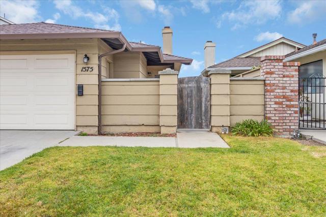 1575 Sepulveda Drive, Salinas CA: https://media.crmls.org/mediaz/da80ca08-d394-4d13-98ab-8bcaebf47d2f.jpg
