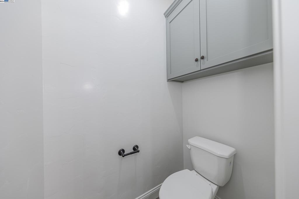 https://media.crmls.org/mediaz/da818898-7694-42e9-996d-2c1e9033f456.jpg?preset=X-Large