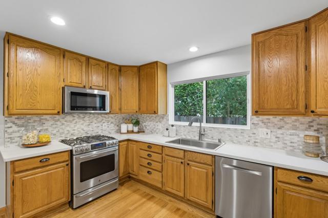 1463 Greenwood Avenue, San Carlos CA: https://media.crmls.org/mediaz/da818a01-9b2d-4529-8eed-607d19c49ca8.jpg