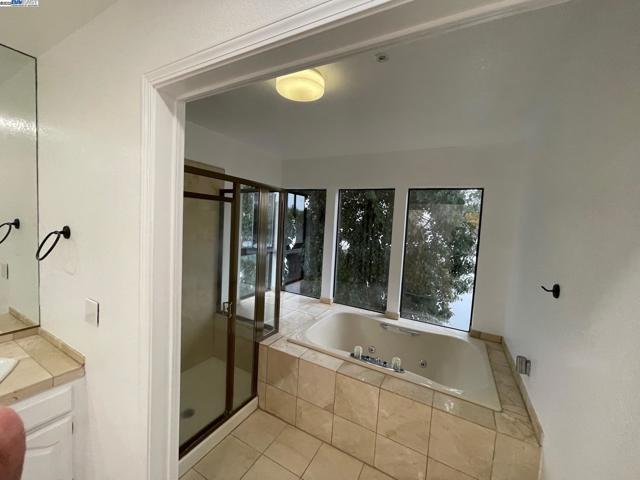 706 Widgeon St, Foster City CA: https://media.crmls.org/mediaz/da821676-8bc9-493c-b39e-a71bec8057ec.jpg
