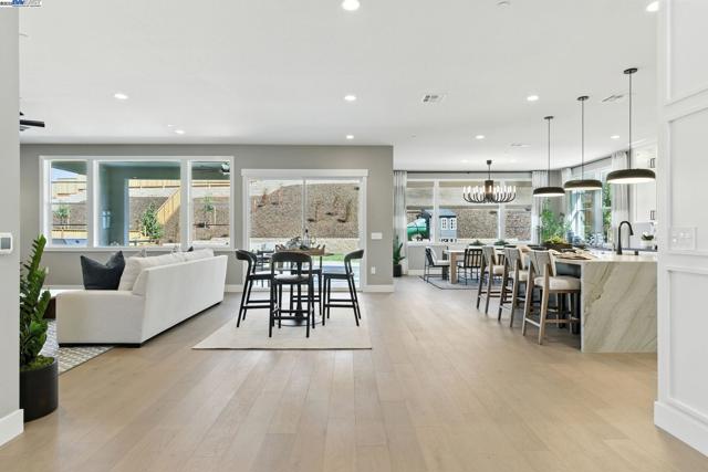 1725 SW Wren, Dublin CA: https://media.crmls.org/mediaz/da822d4f-5ac0-450f-868c-e83334be6147.jpg