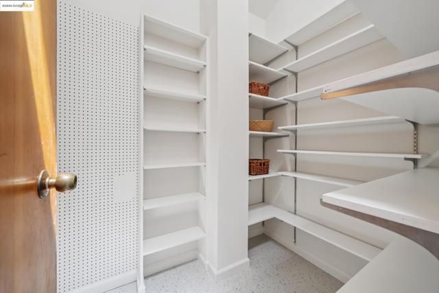 120 Hill Rd, Berkeley CA: https://media.crmls.org/mediaz/da826755-3f15-41d1-8b0e-808e0ee6953e.jpg