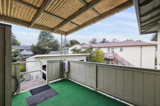 15 Kent Place, Menlo Park CA: https://media.crmls.org/mediaz/da82bbe3-1fe4-4946-b845-2fd50b170237.jpg
