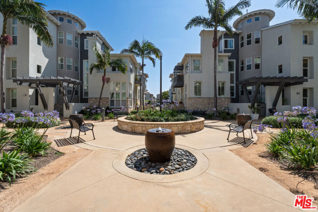 6010 Celedon, Playa Vista CA: https://media.crmls.org/mediaz/da82dce4-a907-4ac3-9341-51e0271f044f.jpg