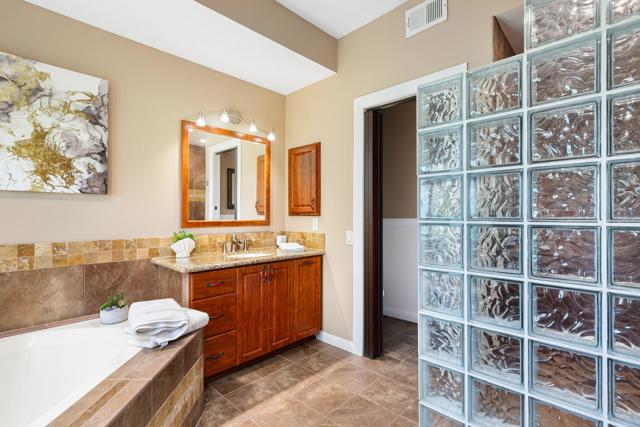 678 Vista Lago Circle N, Palm Desert, CA 92211