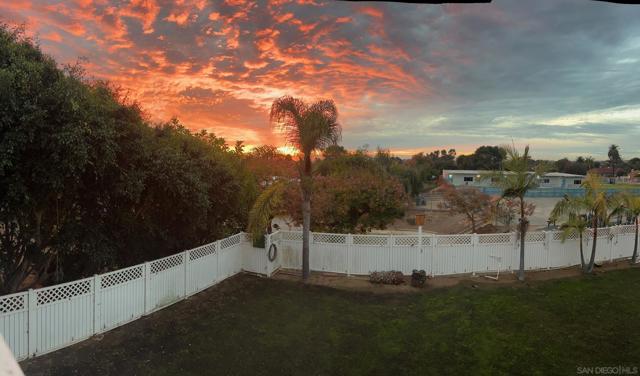 2725 Morning Glory Ln, Carlsbad CA: https://media.crmls.org/mediaz/da8370af-bcd5-4514-ae00-73c32b2686a5.jpg