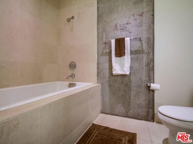 1100 S Hope Street, Los Angeles CA: https://media.crmls.org/mediaz/da83b5f1-4326-4877-a5d6-864444230e72.jpg