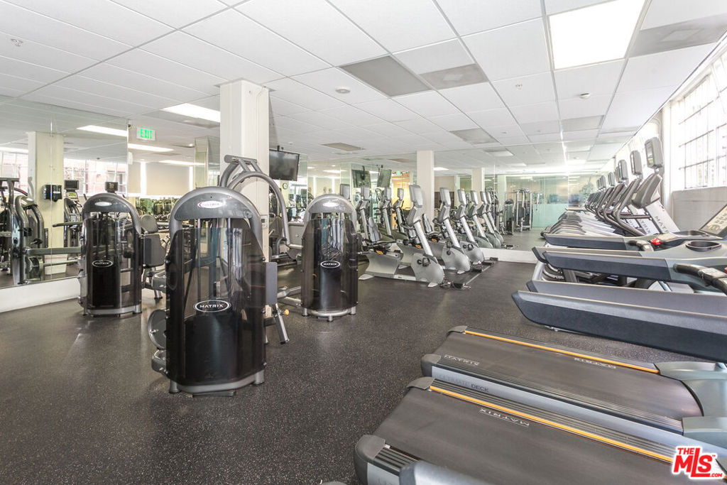 https://media.crmls.org/mediaz/da83e972-049f-4b45-98ac-1928c08f3ee9.jpg?preset=X-Large